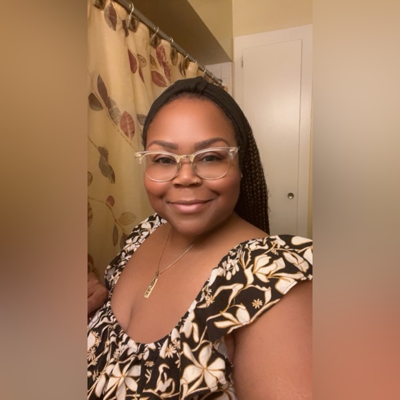 Meet your Posher, April - Picture 10 of 14